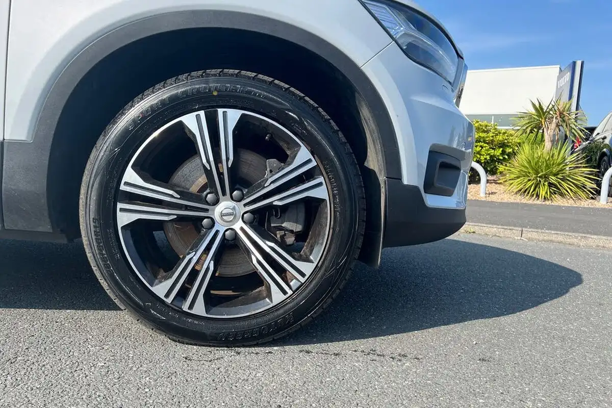 2021-volvo-xc40-15-t4-inscription-208bhp-big-4