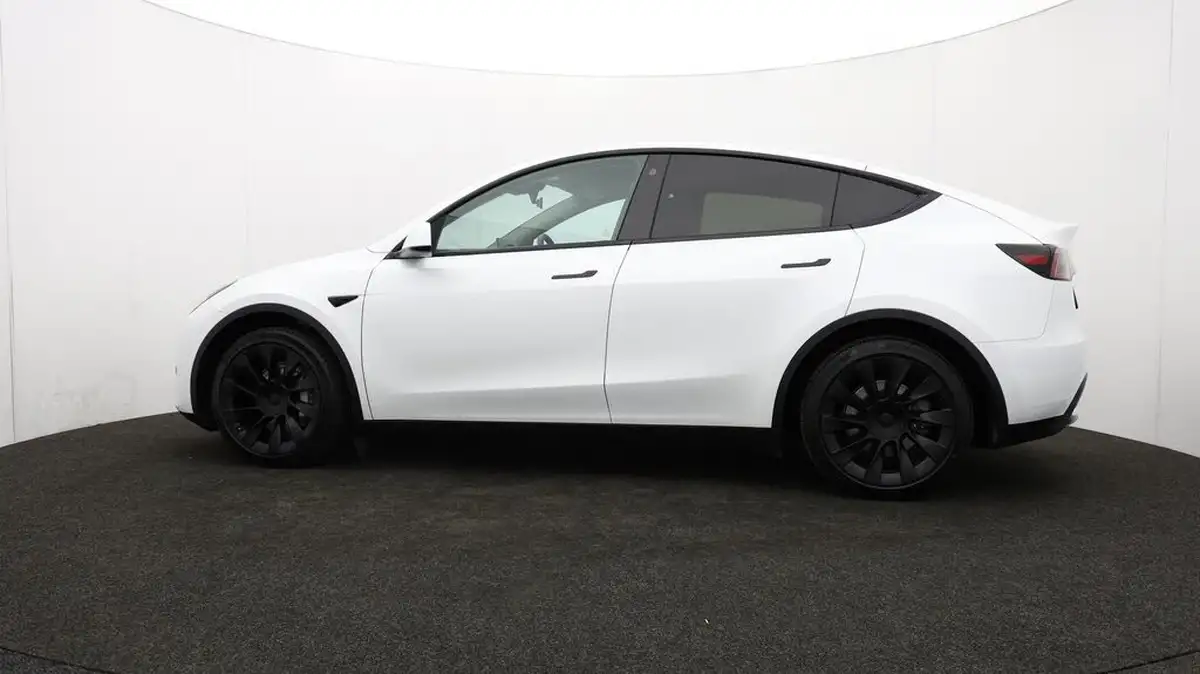 2023-tesla-model-y-e-rwd-big-74