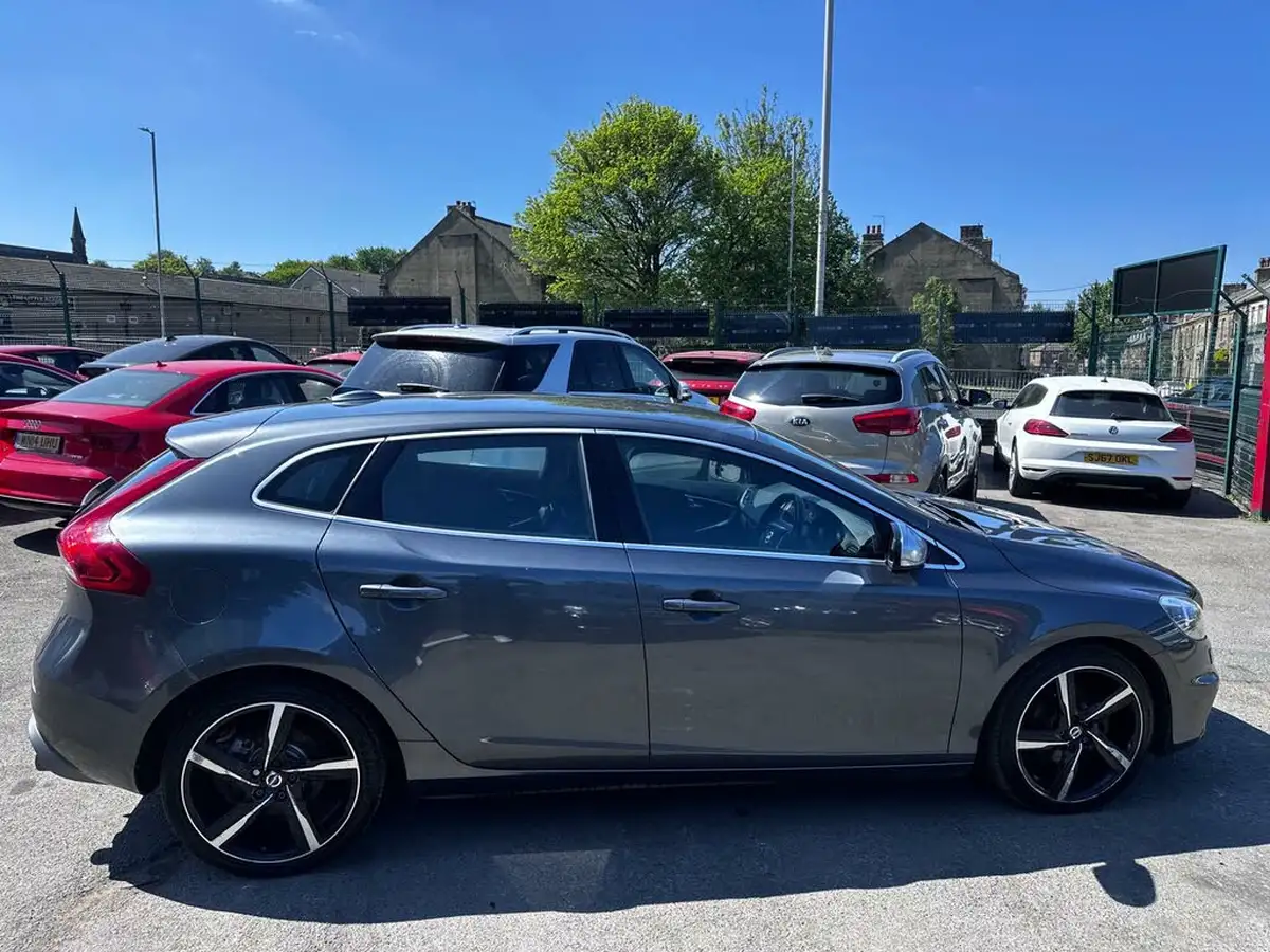 2013-volvo-v40-16td-d2-r-design-big-8