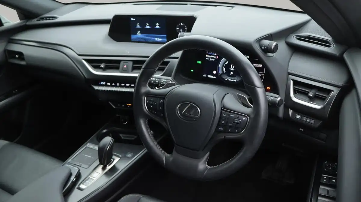 2021-lexus-ux-300e-e-ux-big-8