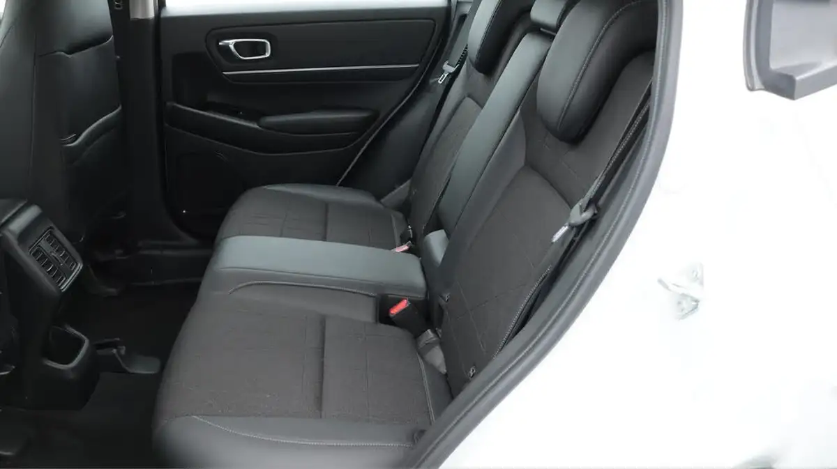 2022-honda-hr-v-15-i-mmd-advance-big-16