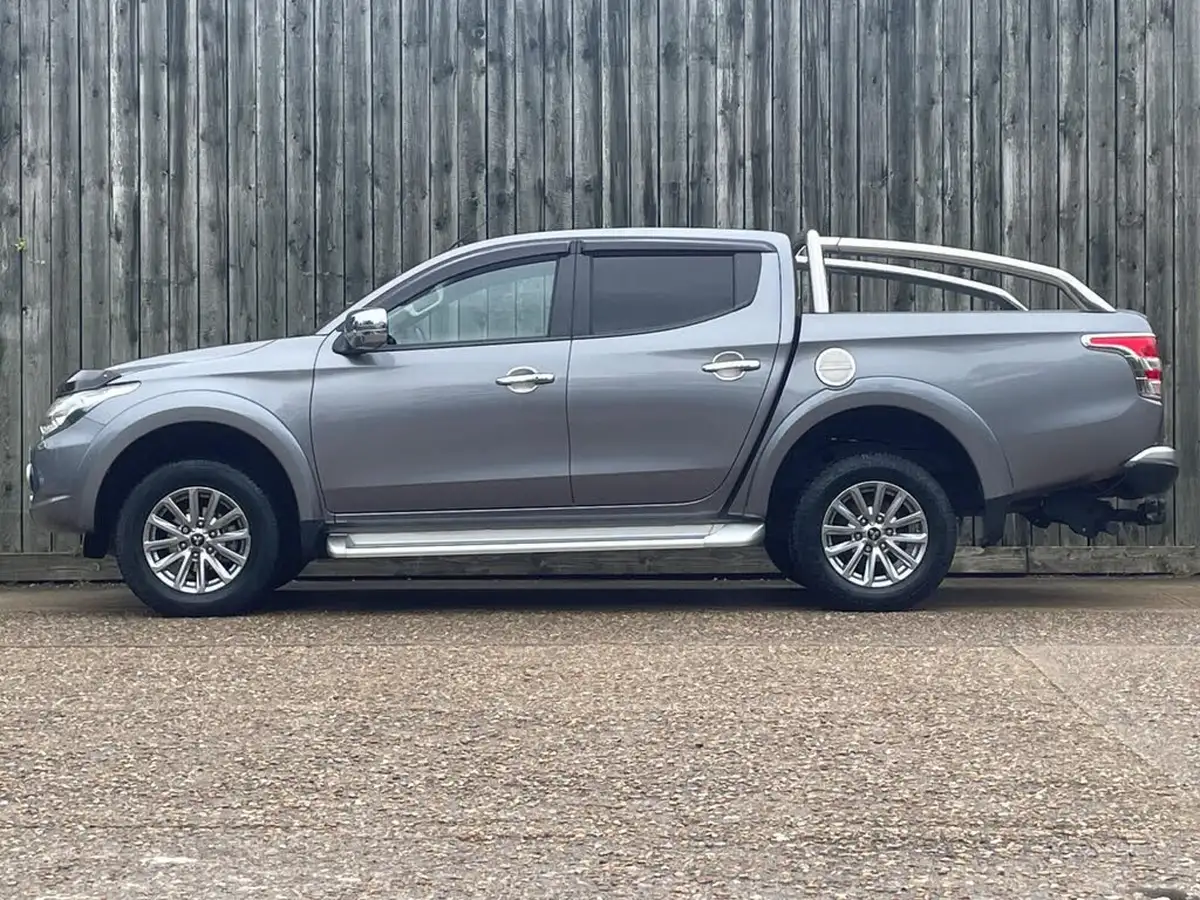 2018-mitsubishi-l200-24di-d-barbarian-eu6-big-10