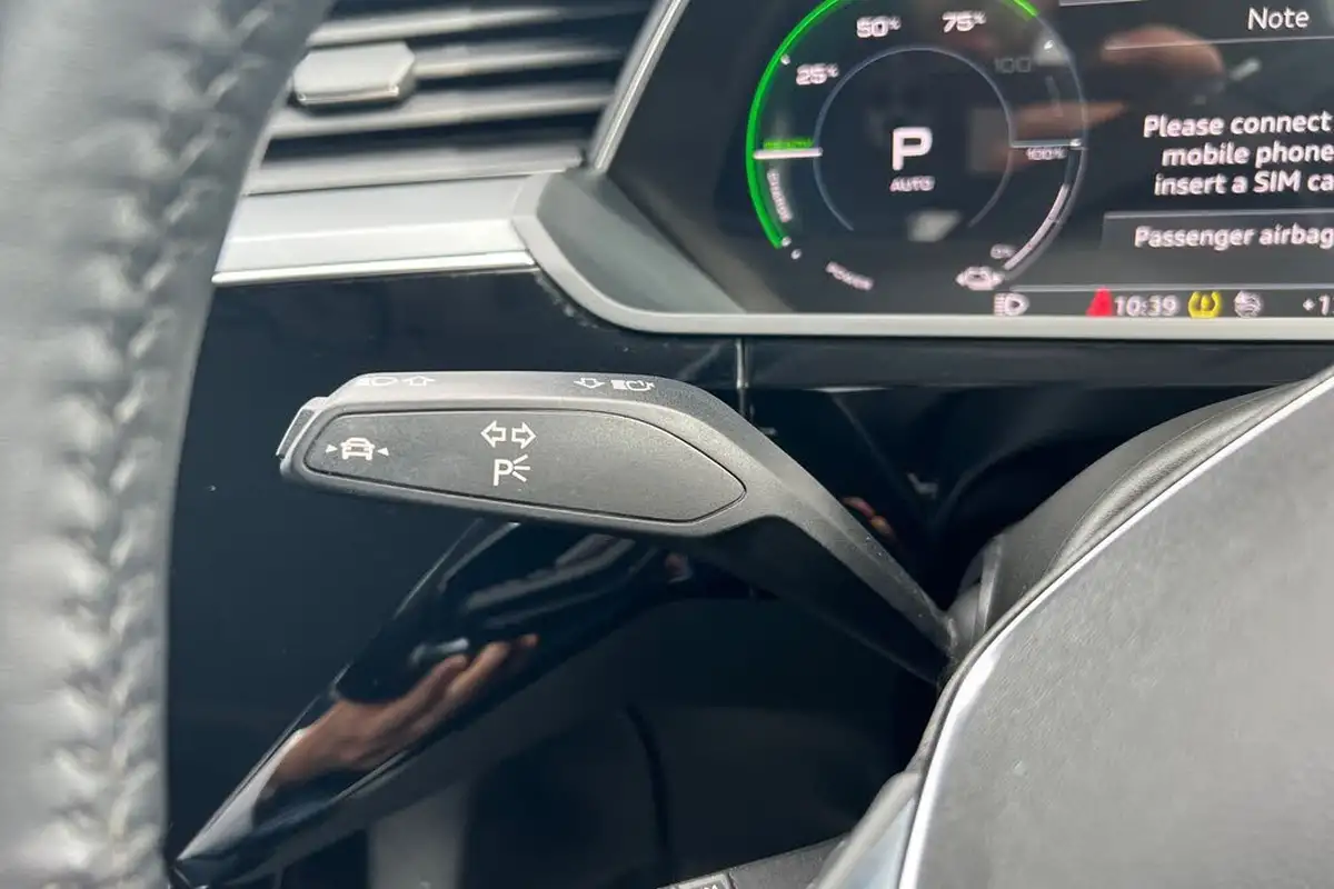2019-audi-e-tron-55e-launch-edition-big-33