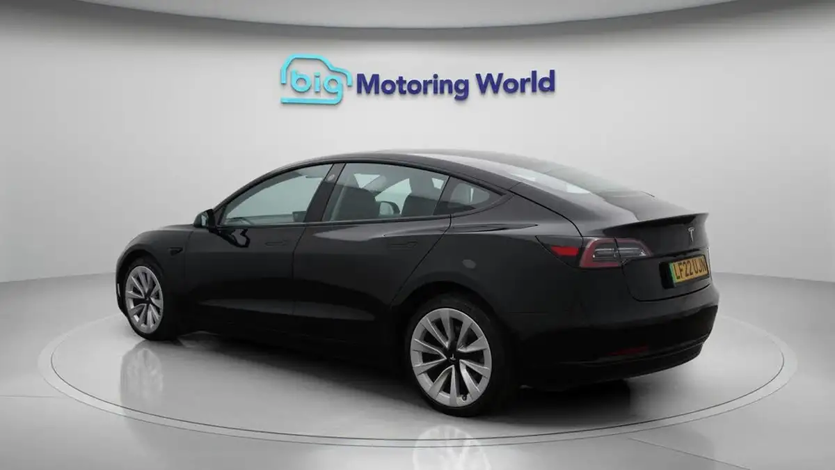 2022-tesla-model-3-e-long-range-big-5