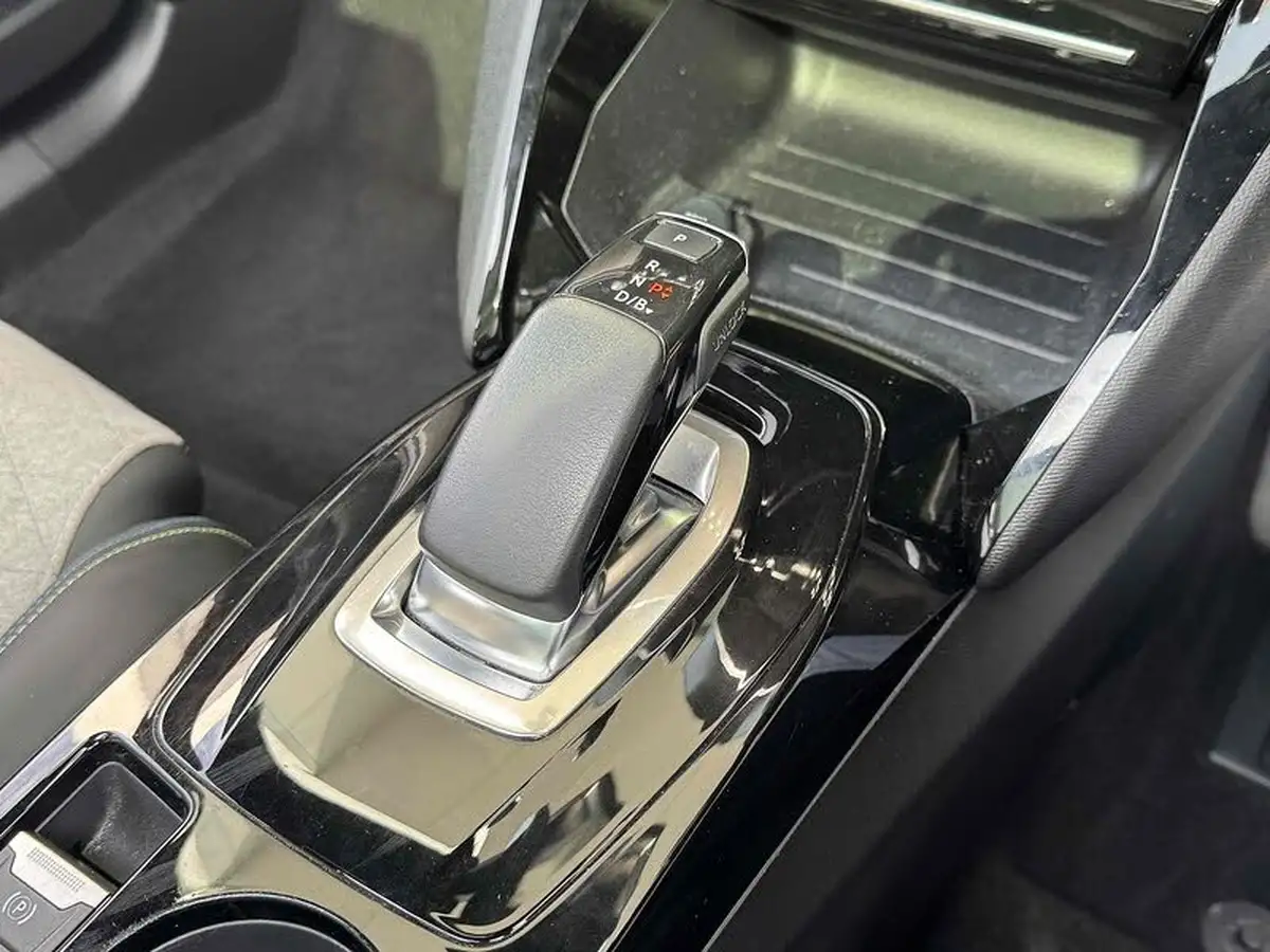 2021-peugeot-2008-suv-e-gt-premium-big-35