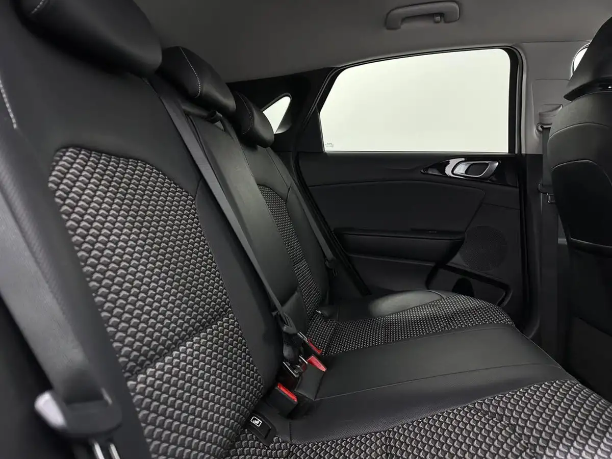 2023-kia-ceed-15-t-gdi-3-158bhp-hatchback-big-39