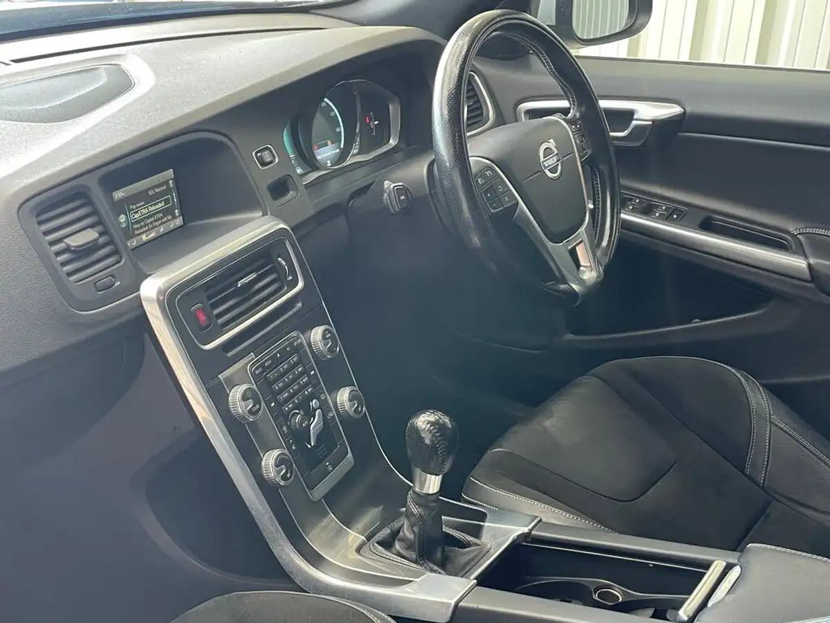 2015-volvo-v60-16td-d2-r-design-big-20