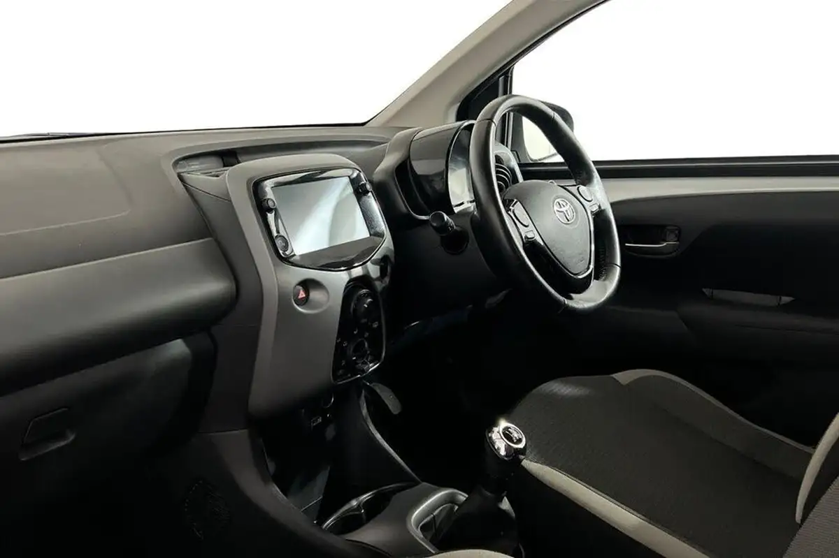 2021-toyota-aygo-10-vvt-i-x-play-tss-big-10