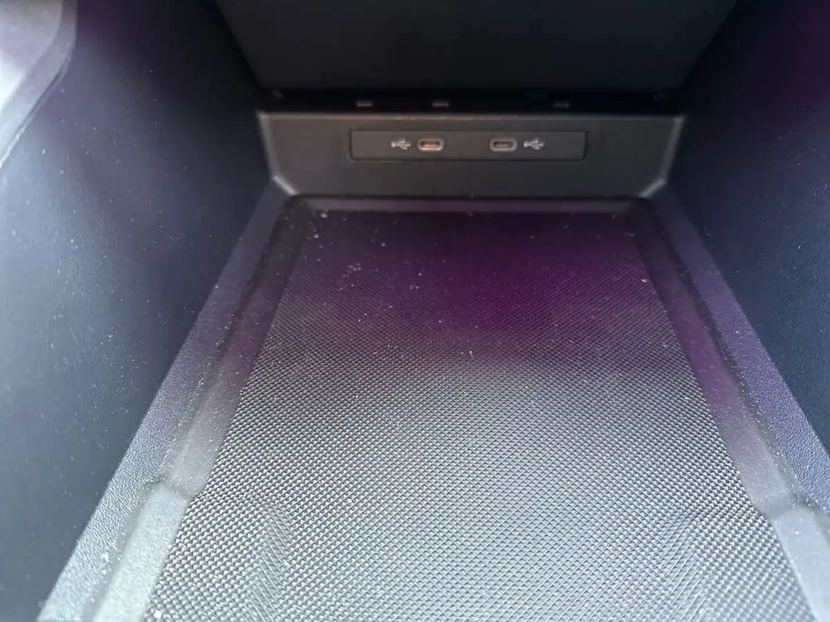 2024-ford-explorer-e-premium-286ps-77kwh-big-23