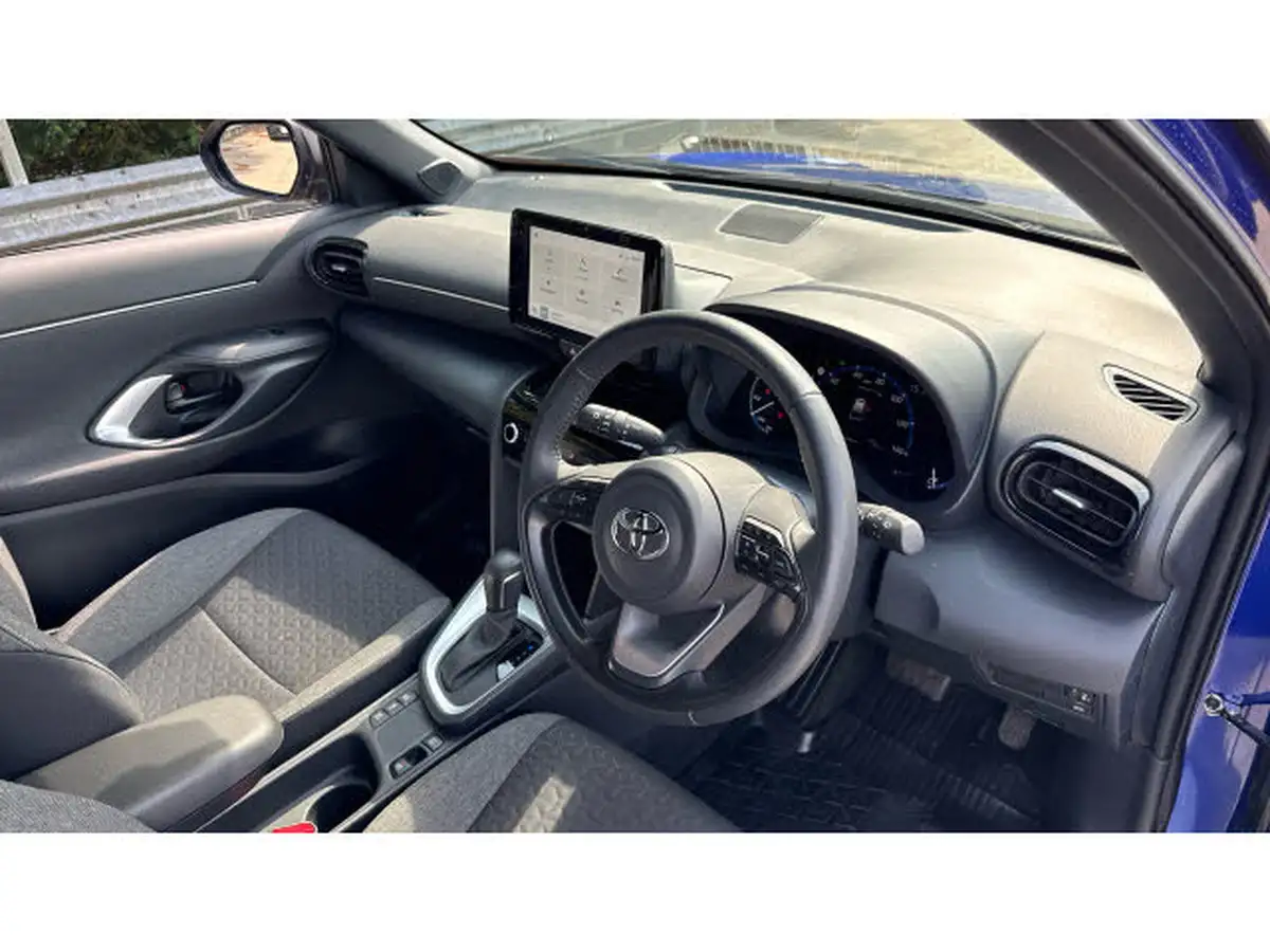 2023-toyota-yaris-cross-15-vvt-i-design-big-10