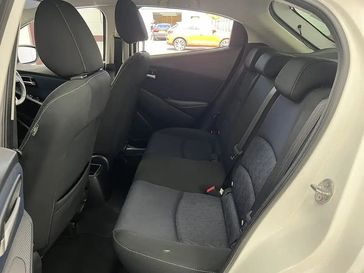 2016-mazda-mazda2-15-sport-black-big-16