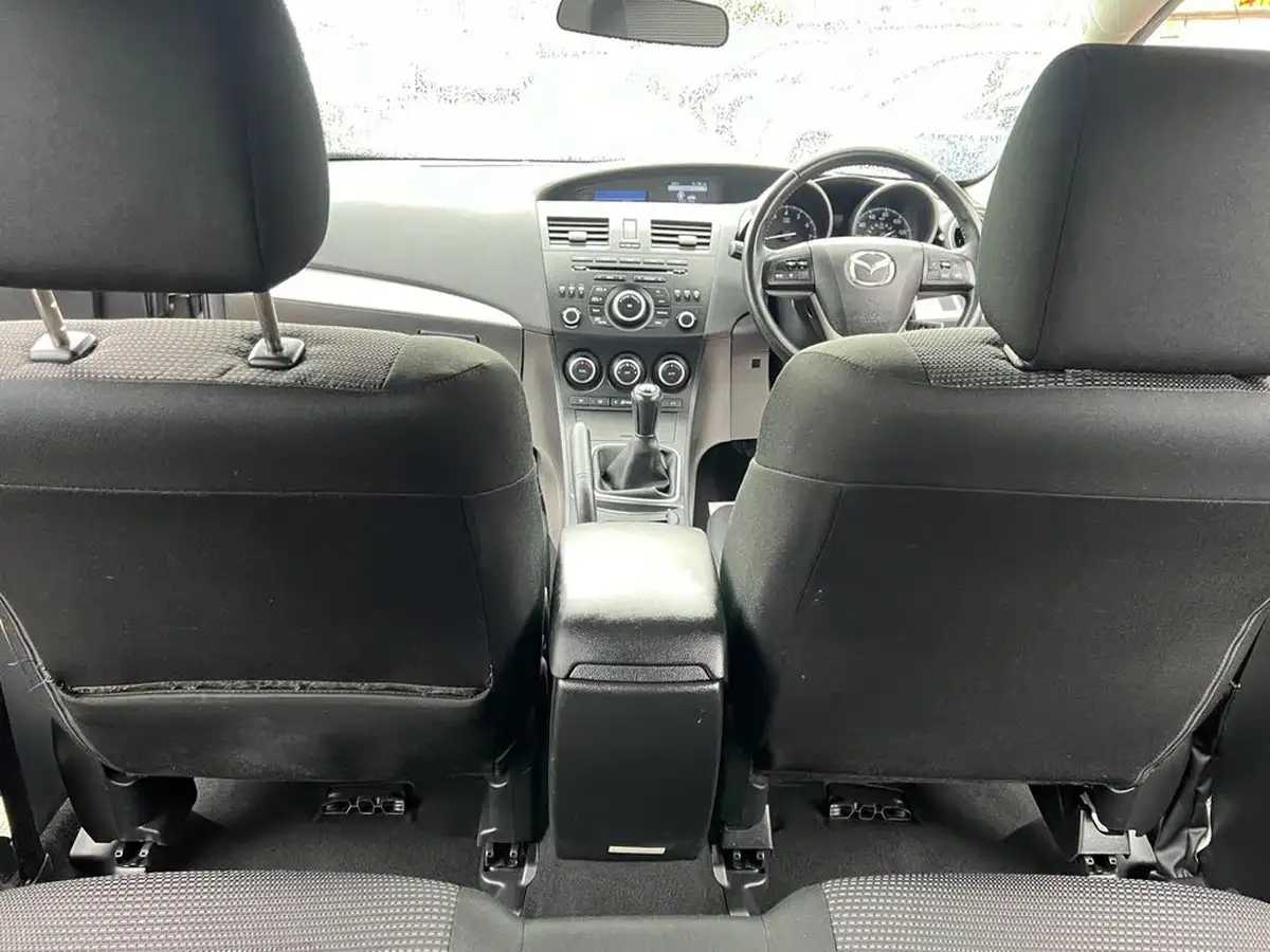 2013-mazda-mazda3-16-tamura-big-34
