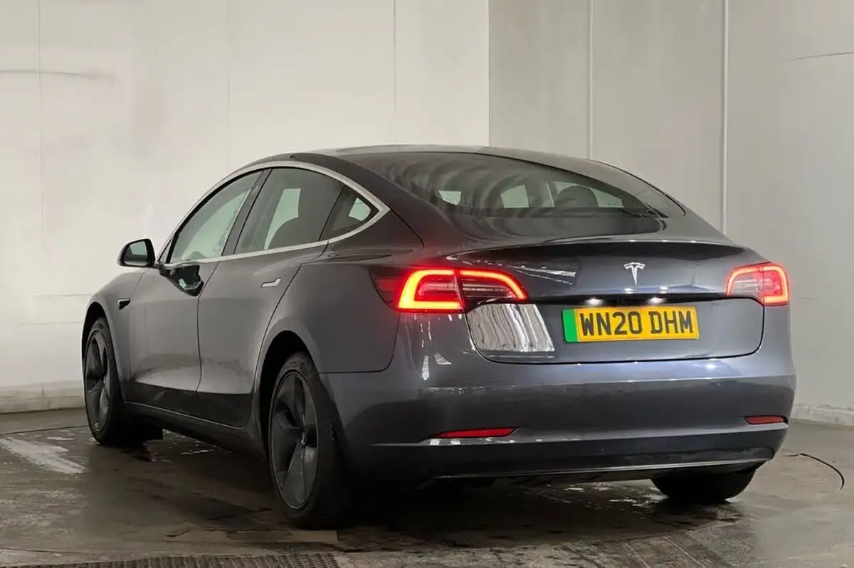 2020-tesla-model-3-e-long-range-big-21