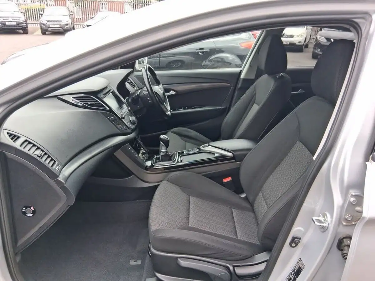 2015-hyundai-i40-17crdi-se-nav-115ps-saloon-4d-big-13