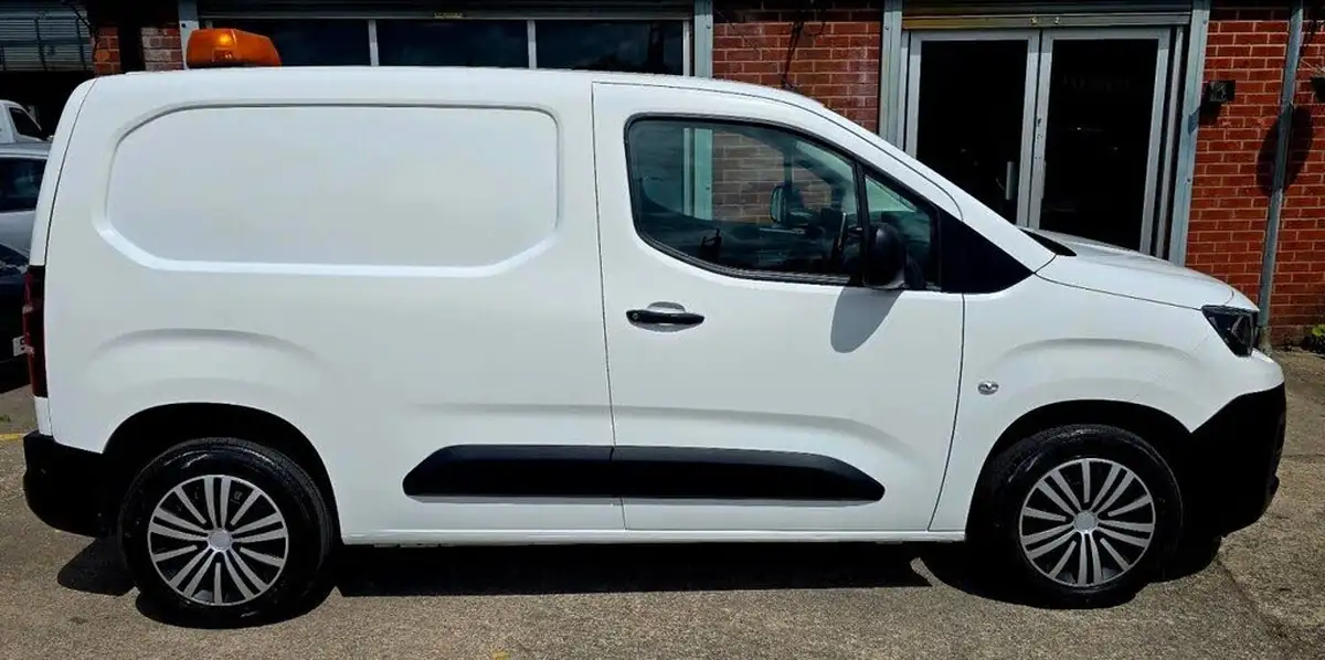 2019-peugeot-partner-15-bluehdi-1000-professional-100ps-eu6dt-panel-big-7