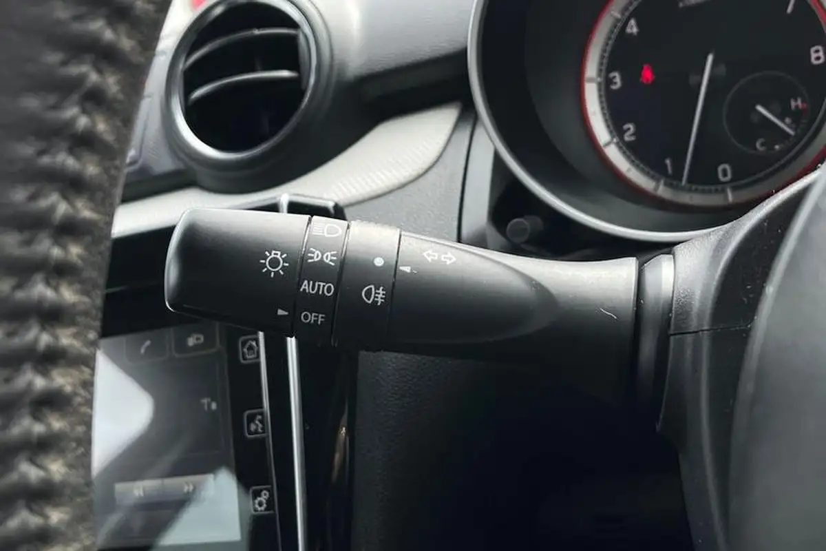 2023-suzuki-swift-12-dualjet-sz-l-big-13