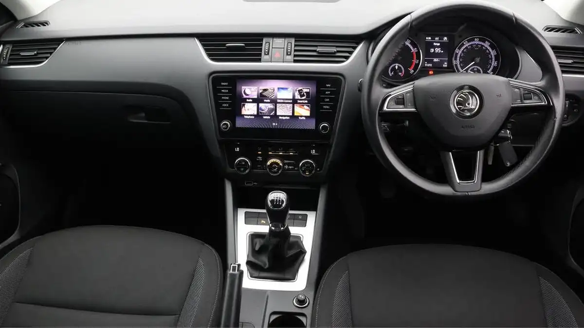 2019-skoda-octavia-10-tsi-se-technology-estate-big-13