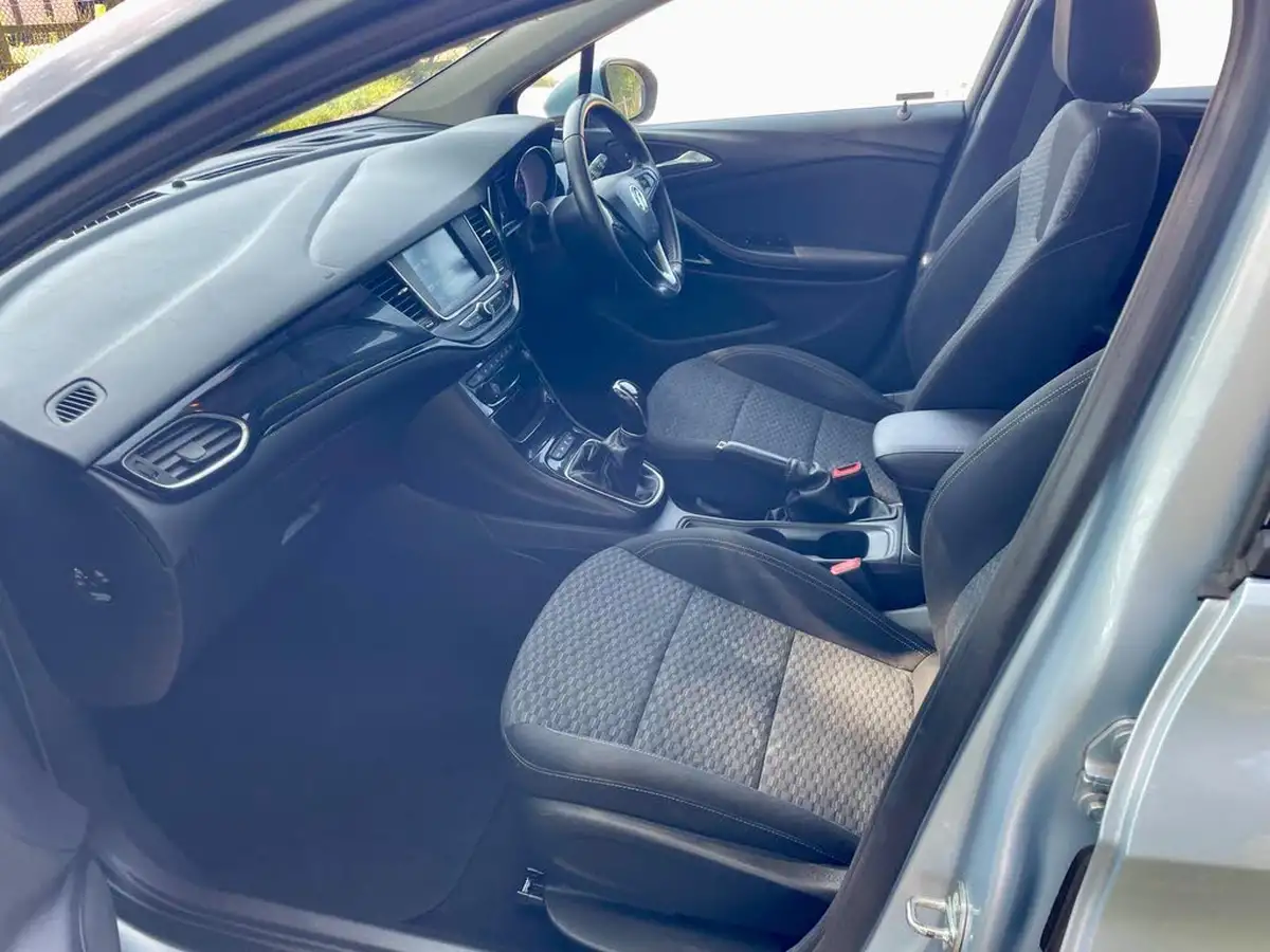2017-vauxhall-astra-16cdti-sri-110ps-hatchback-big-52