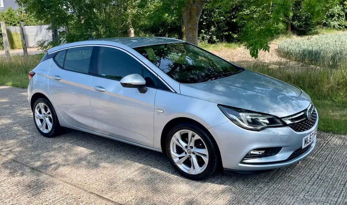 2017-vauxhall-astra-16cdti-sri-110ps-hatchback-big-0