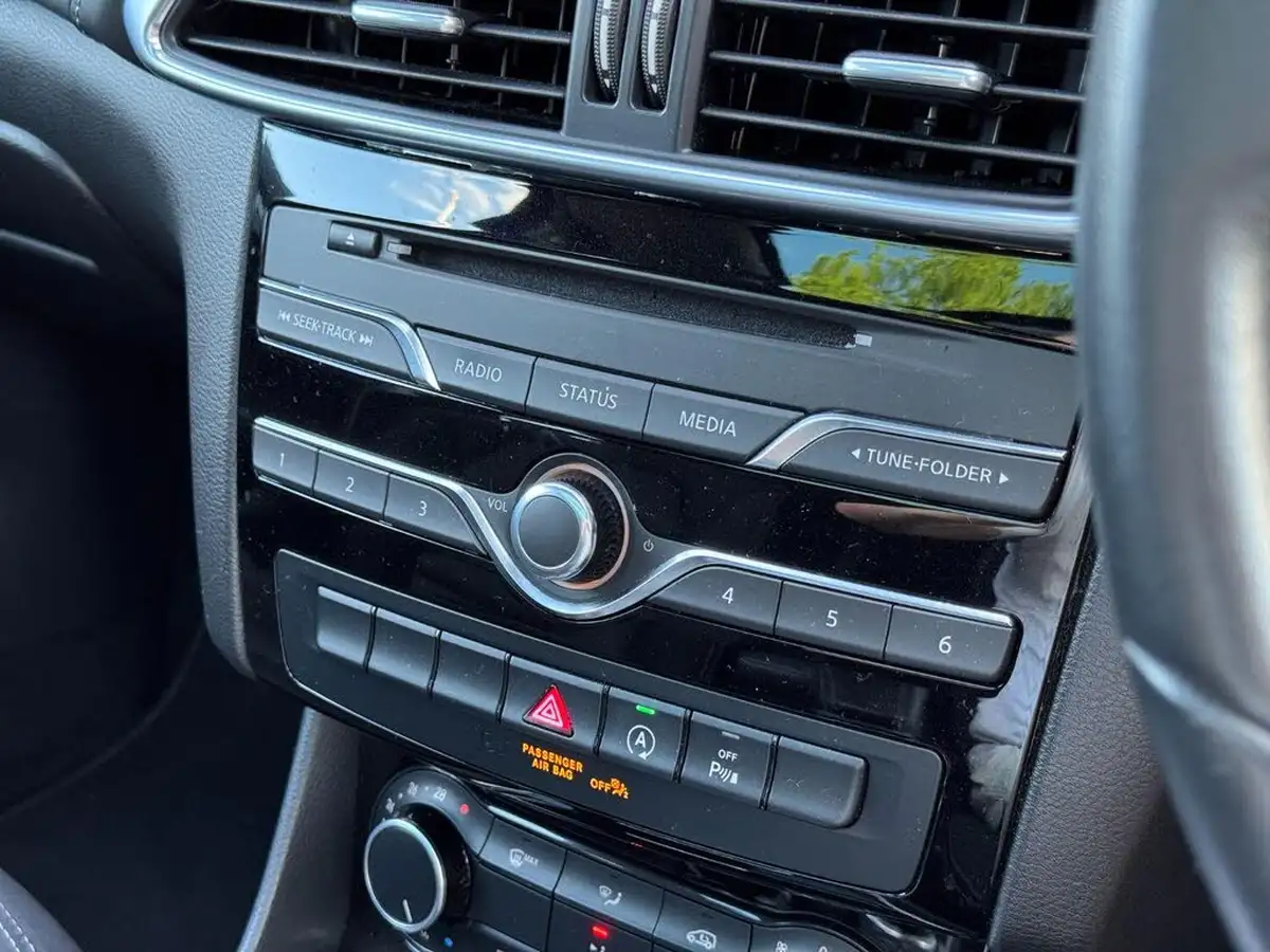 2019-infiniti-qx30-22d-luxe-big-27
