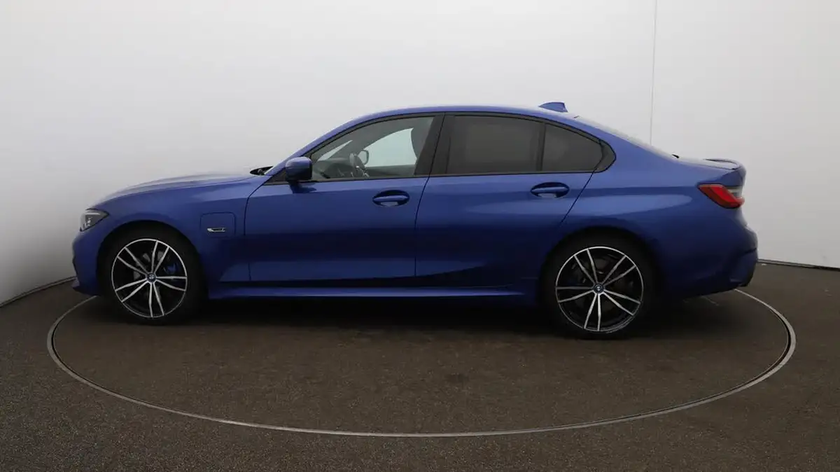 2022-bmw-3-series-20-330e-m-sport-pro-pack-saloon-4d-big-63