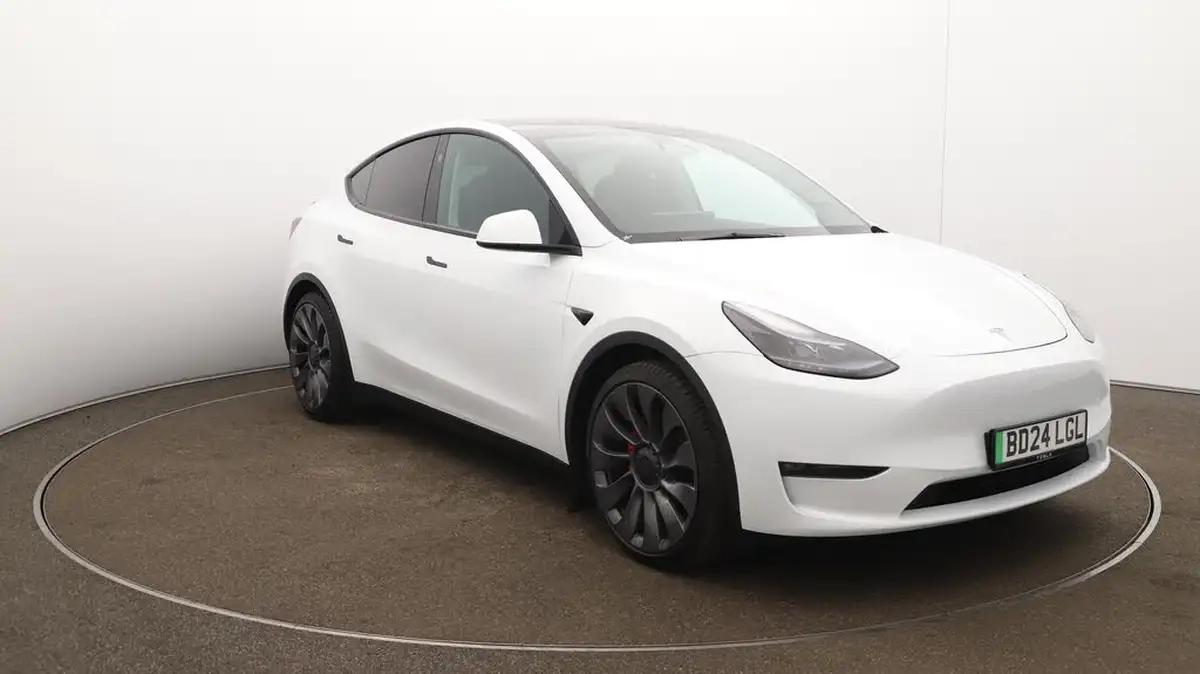 2024-tesla-model-y-e-performance-big-42