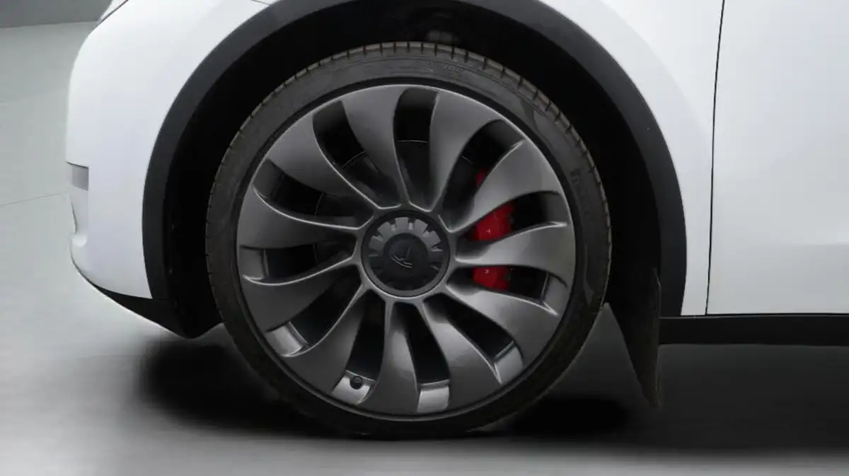 2024-tesla-model-y-e-performance-big-18