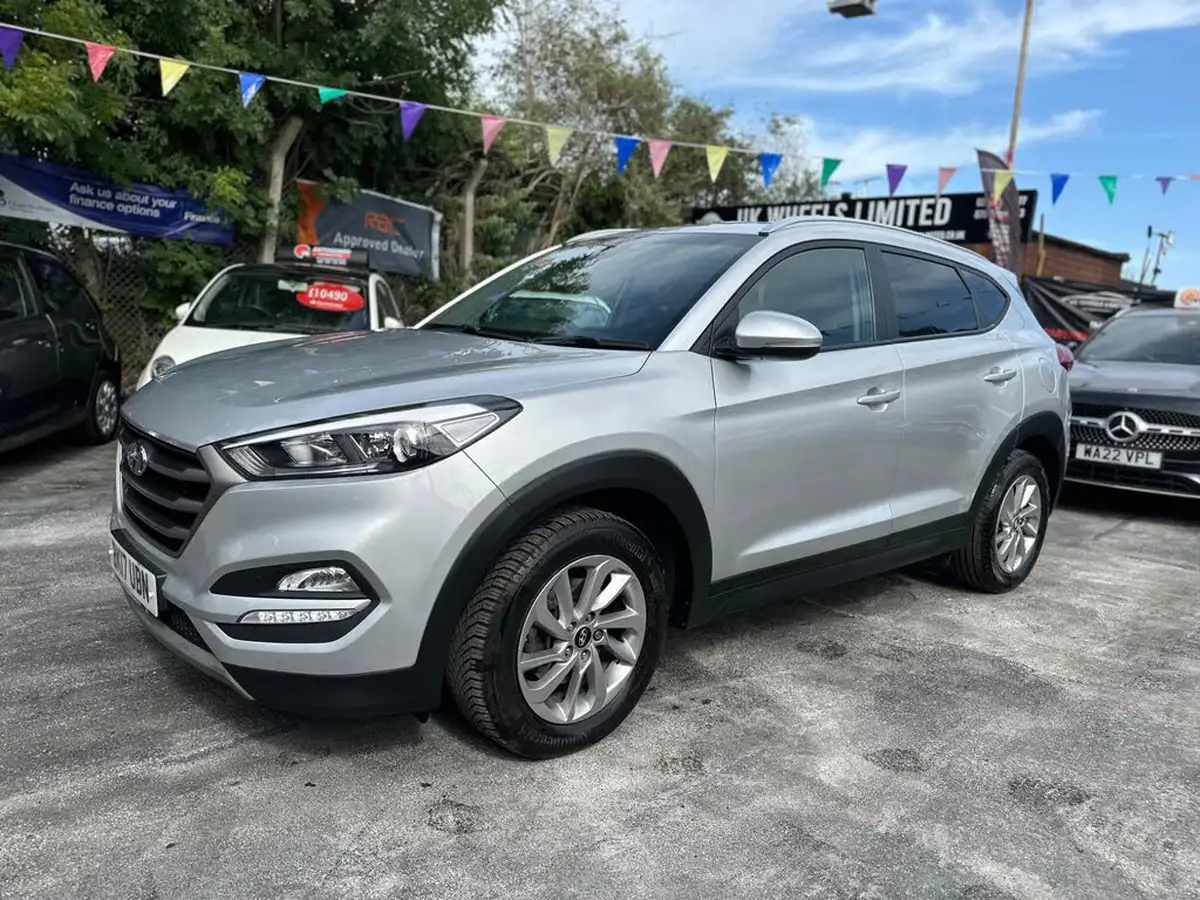 2017-hyundai-tucson-17crdi-blue-drive-se-nav-141ps-dct-big-11