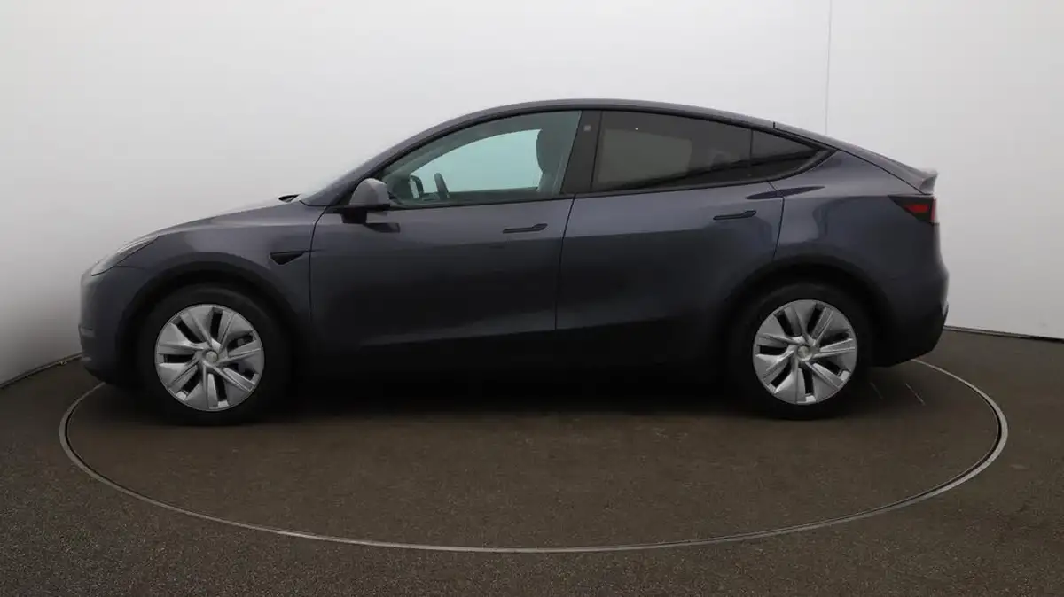 2022-tesla-model-y-e-long-range-big-65