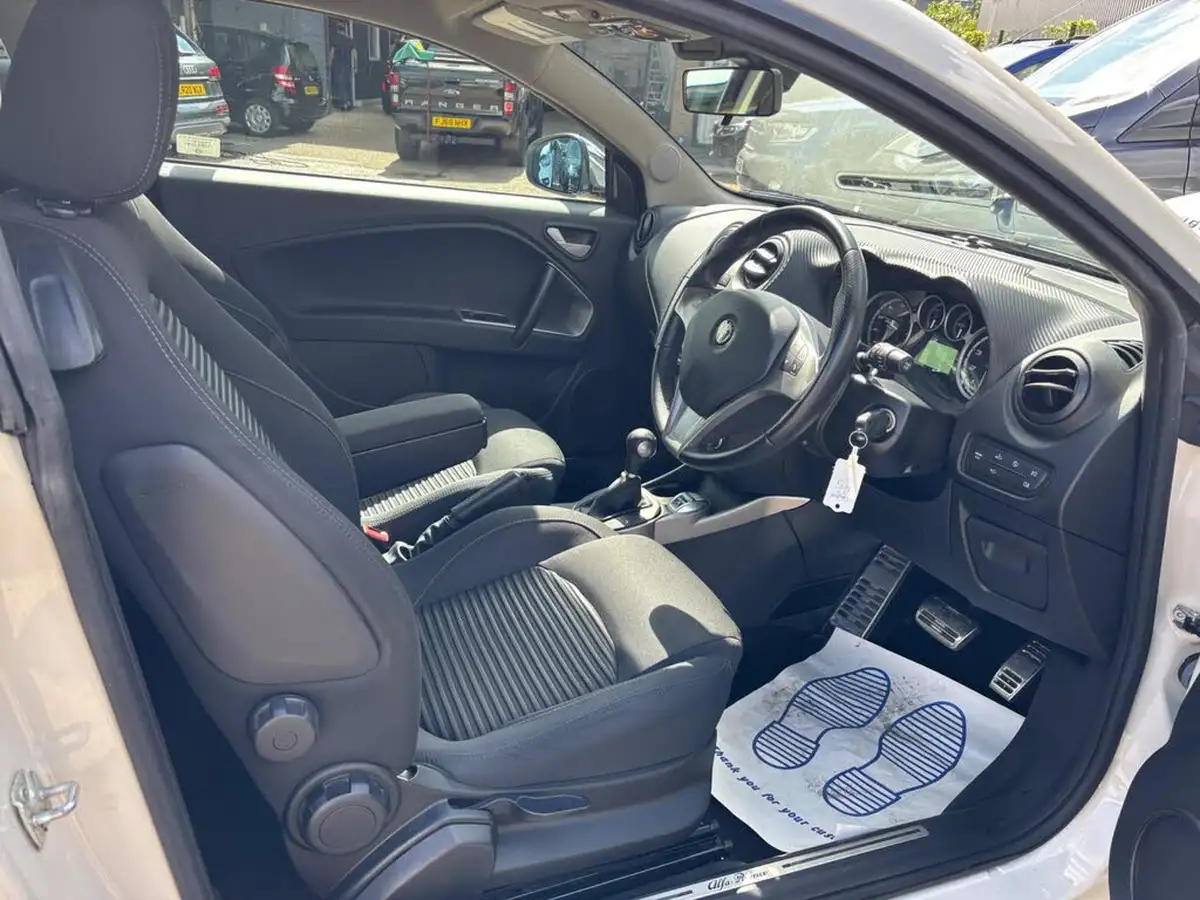 2012-alfa-romeo-mito-14-veloce-tb-multiair-135bhp-tct-big-15