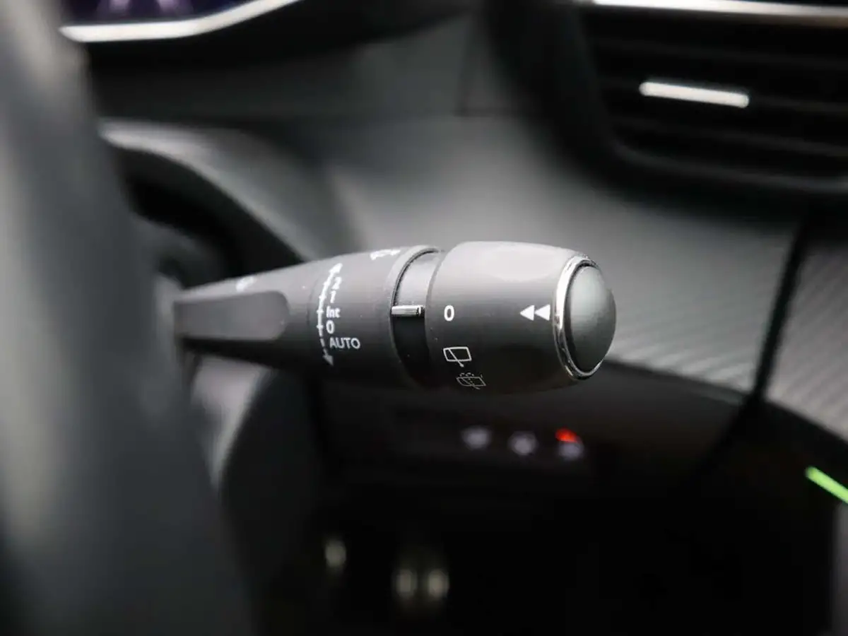 2022-peugeot-208-e-gt-premium-big-35