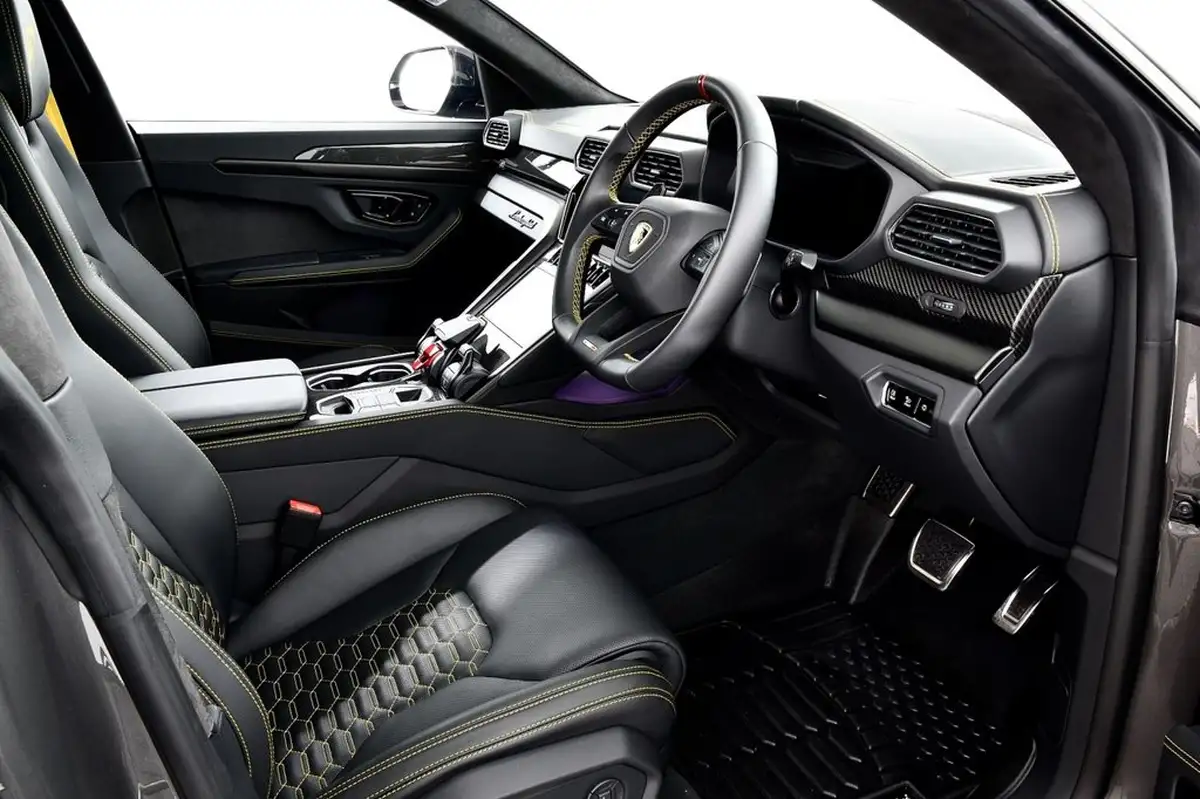 2024-lamborghini-urus-40-no-trim-big-19