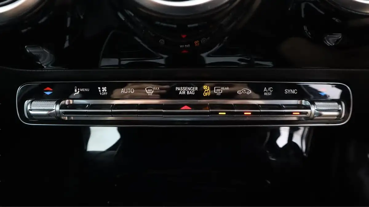 2020-mercedes-benz-a-class-13-a180-amg-line-executive-hatchback-5d-7g-dct-big-12
