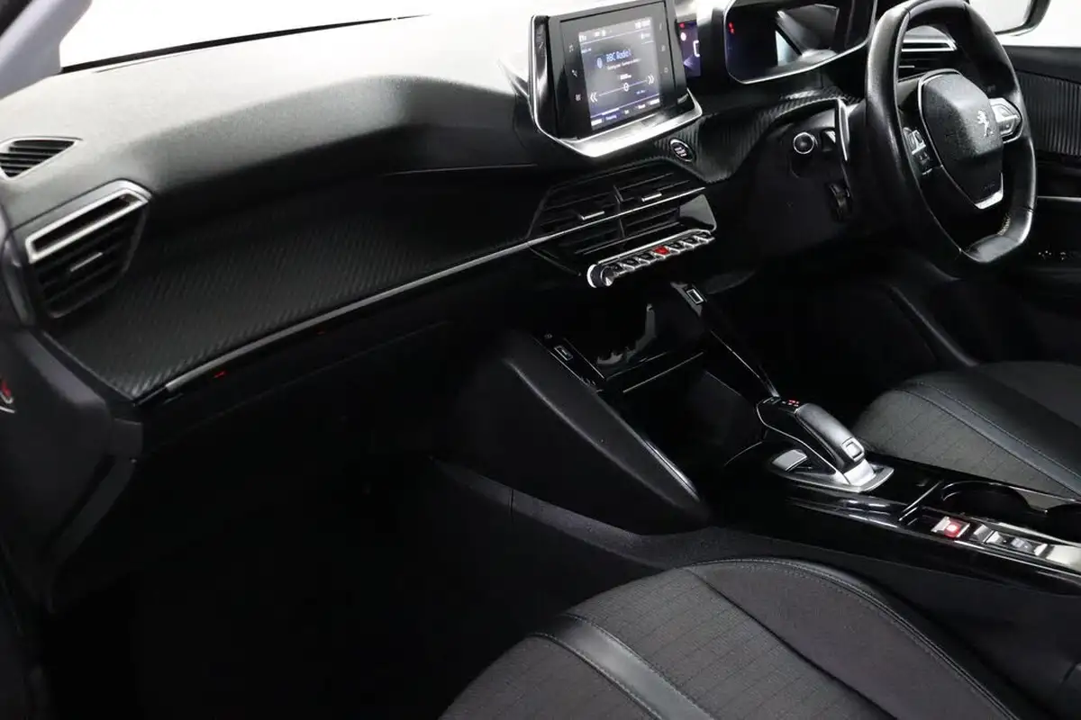 2020-peugeot-208-12-puretech-allure-130bhp-eat8-big-34