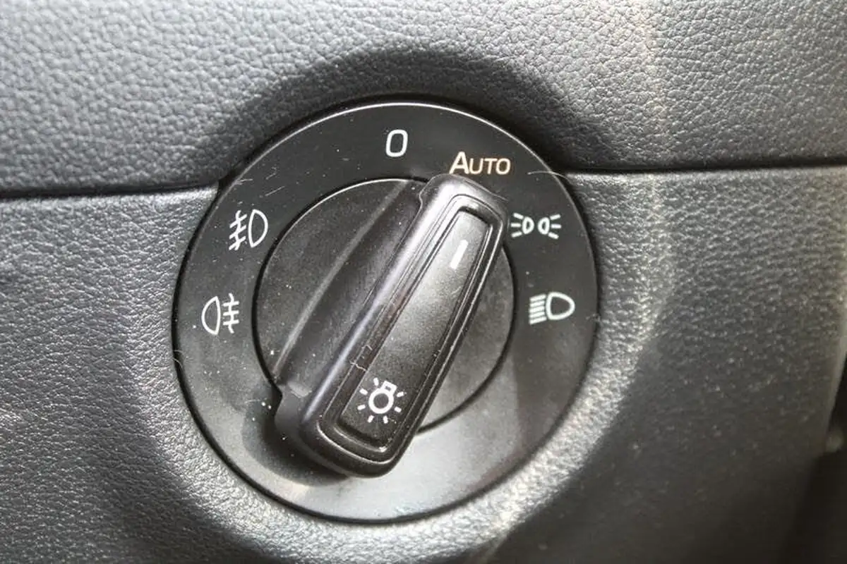 2017-skoda-octavia-20tdi-vrs-estate-big-23