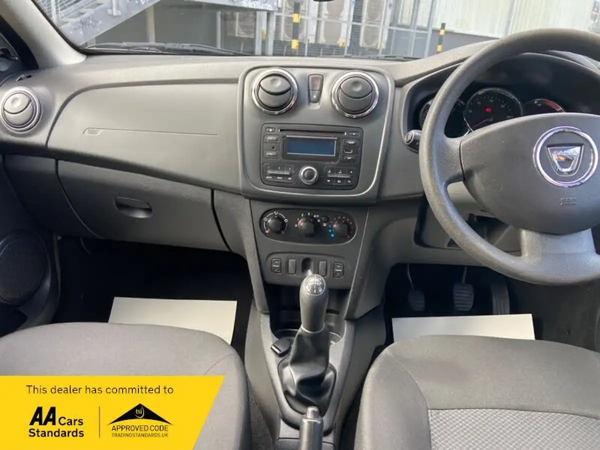 2015-dacia-sandero-12-ambiance-big-13