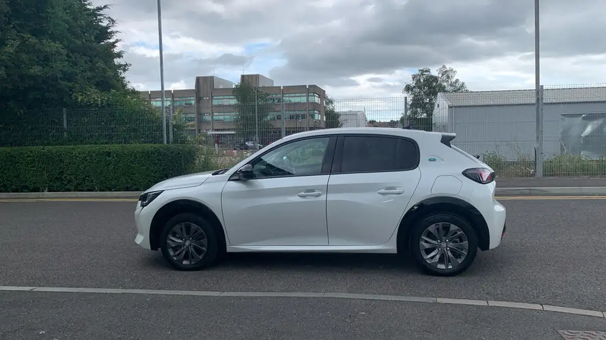 2022-peugeot-208-e-allure-premium-big-5