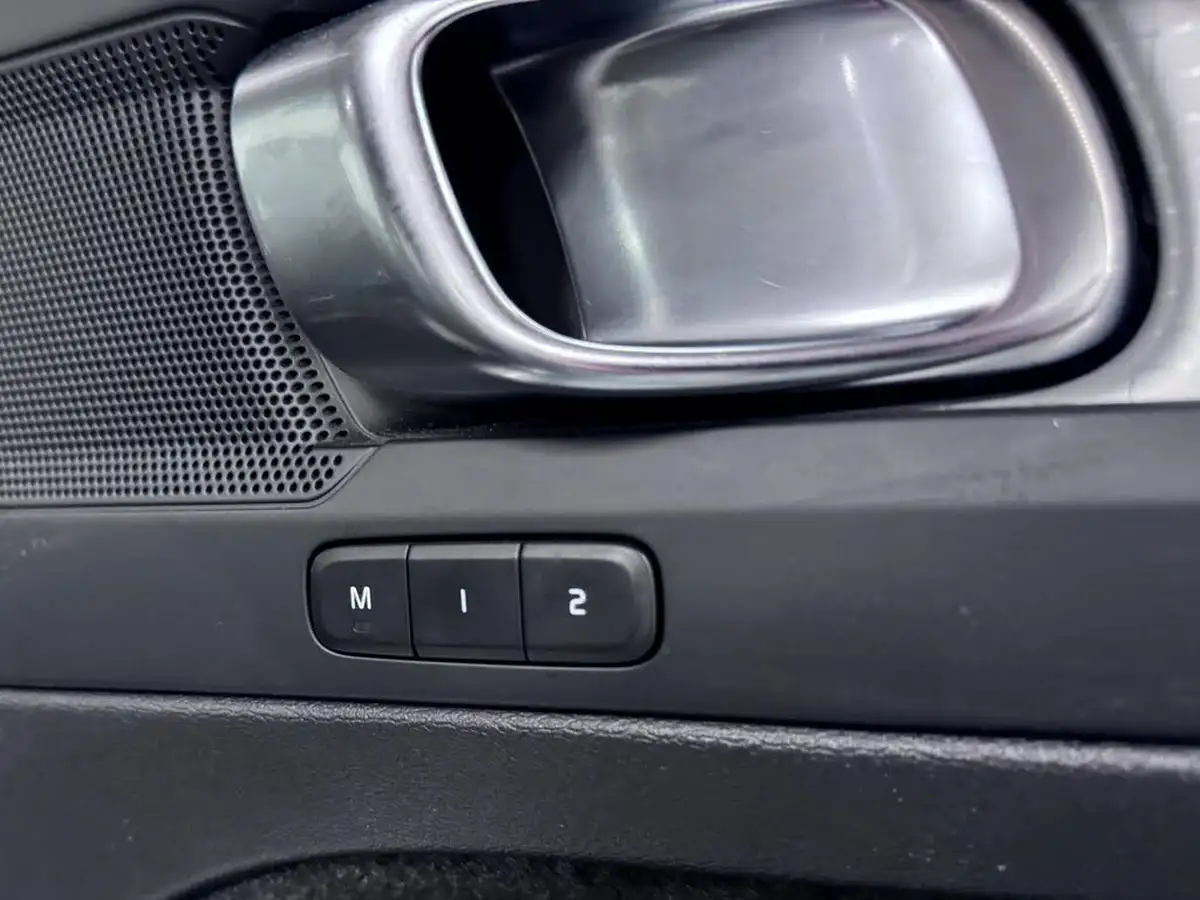 2023-volvo-xc40-20-b3-plus-big-17