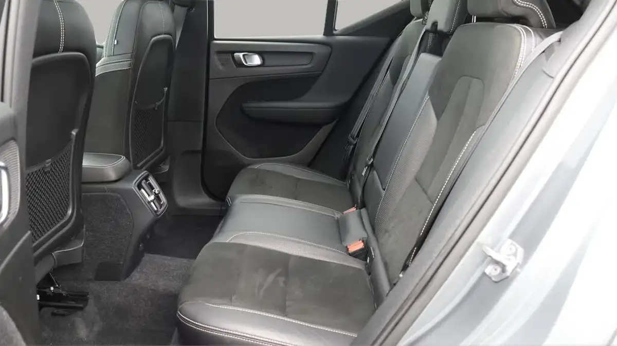 2019-volvo-xc40-20td-d3-r-design-pro-awd-geartronic-big-16