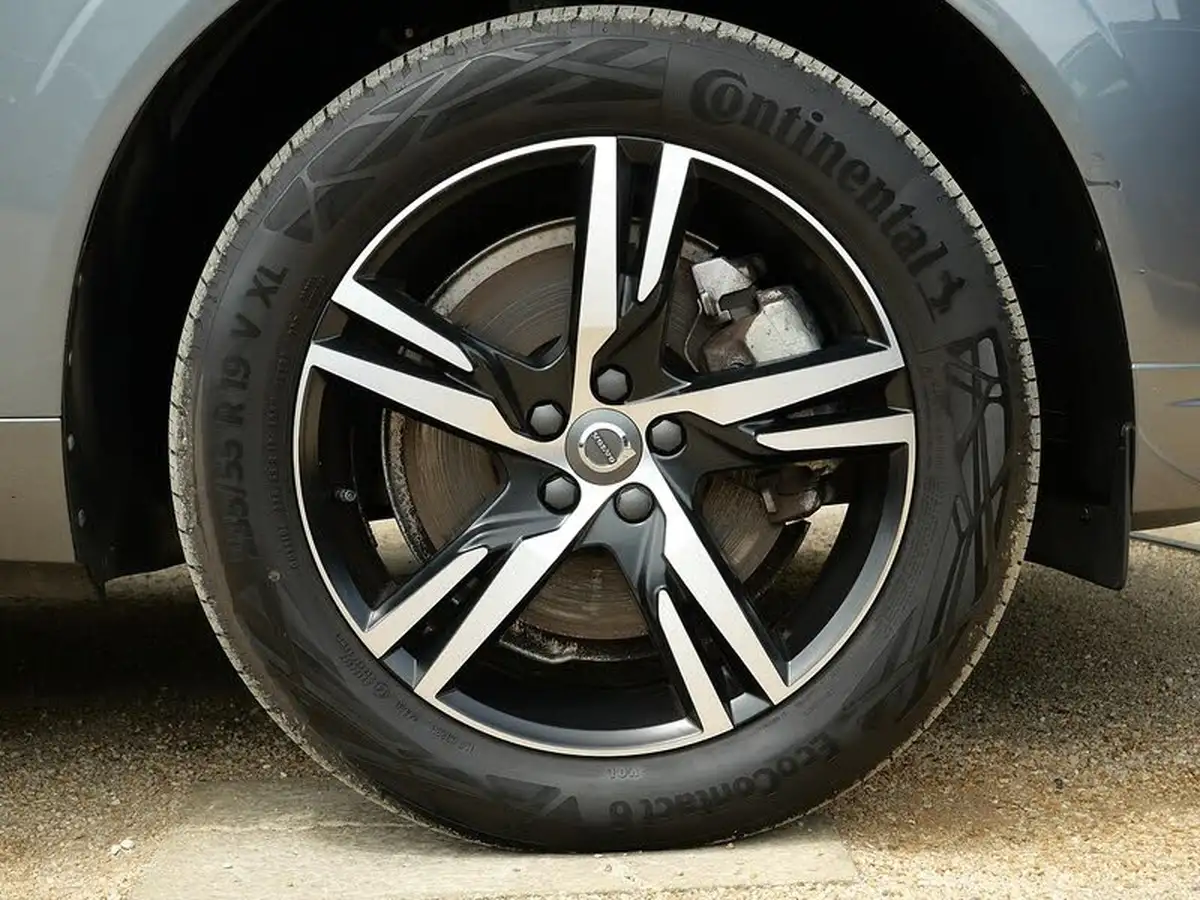 2021-volvo-xc60-20-t6-r-design-340bhp-big-25