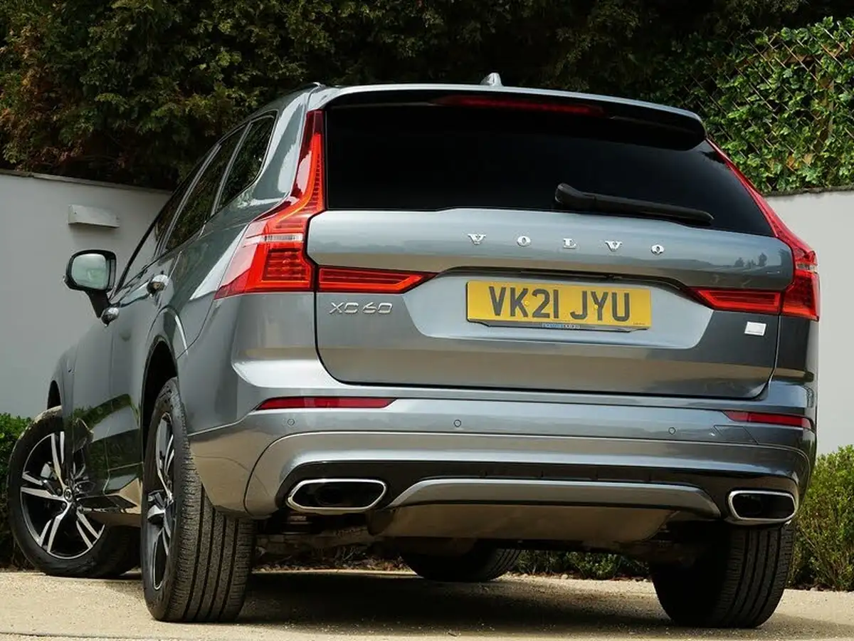 2021-volvo-xc60-20-t6-r-design-340bhp-big-5