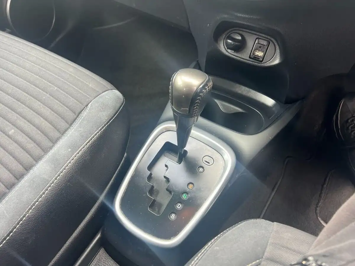 2015-toyota-yaris-15-vvt-i-excel-hybrid-15in-big-34