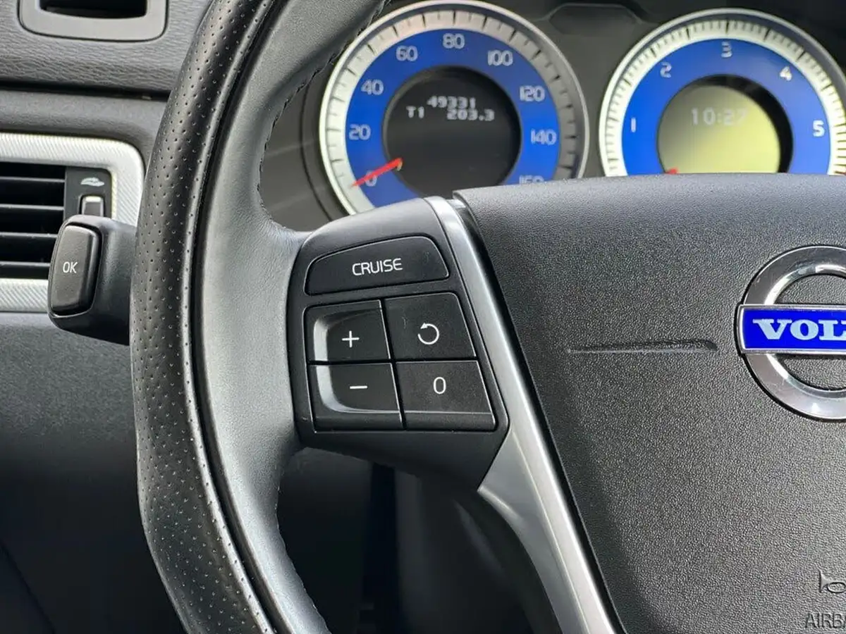 2013-volvo-v70-16td-d2-r-design-big-25