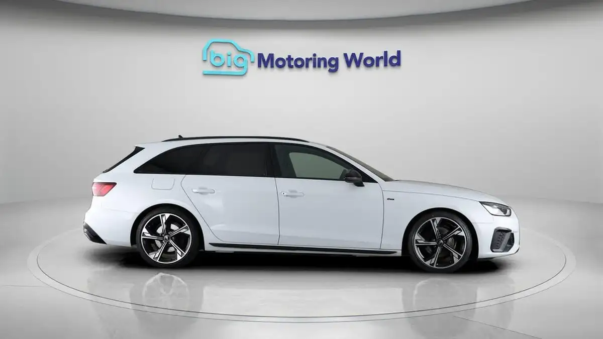 2022-audi-a4-avant-20-35-tfsi-black-edition-s-tronic-big-8