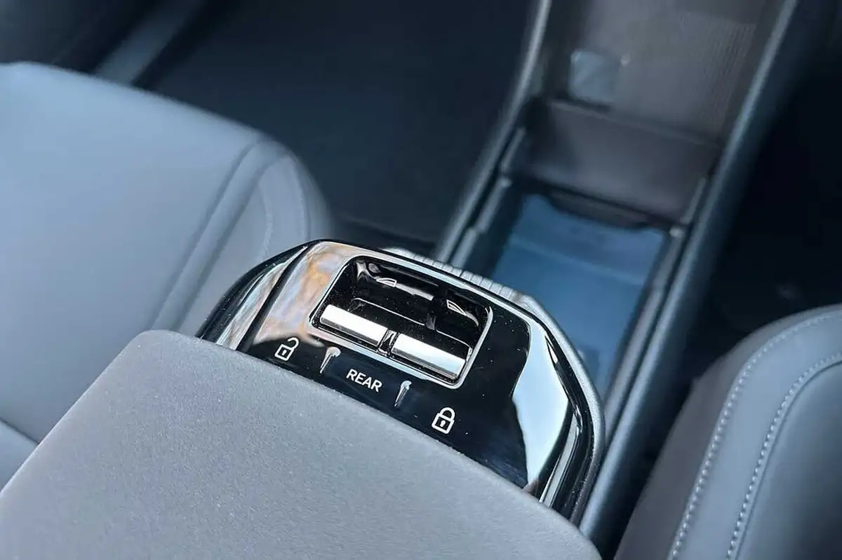 2024-volvo-ex30-e-single-motor-plus-extended-range-big-25