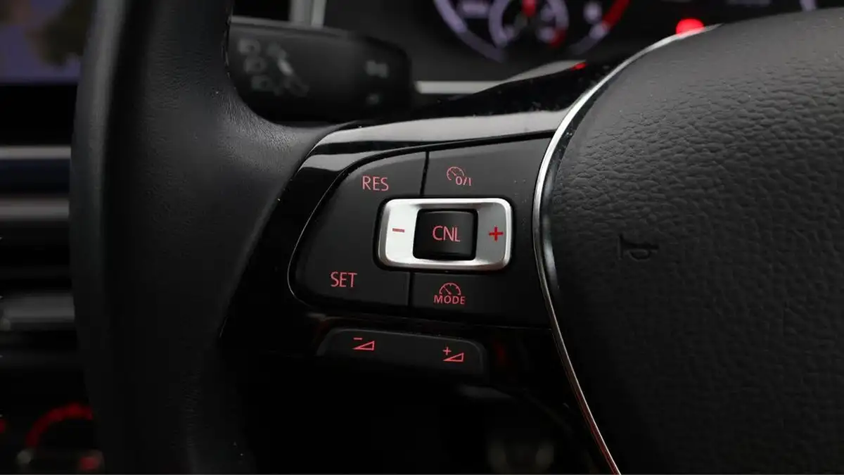 2021-volkswagen-polo-10-united-big-22