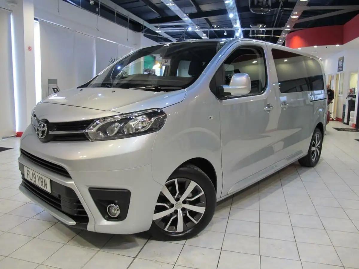 2019-toyota-proace-verso-20d-family-150ps-l1ss-big-0