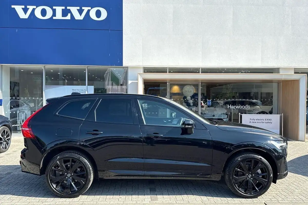 2024-volvo-xc60-20-t8-ultra-black-edition-big-1