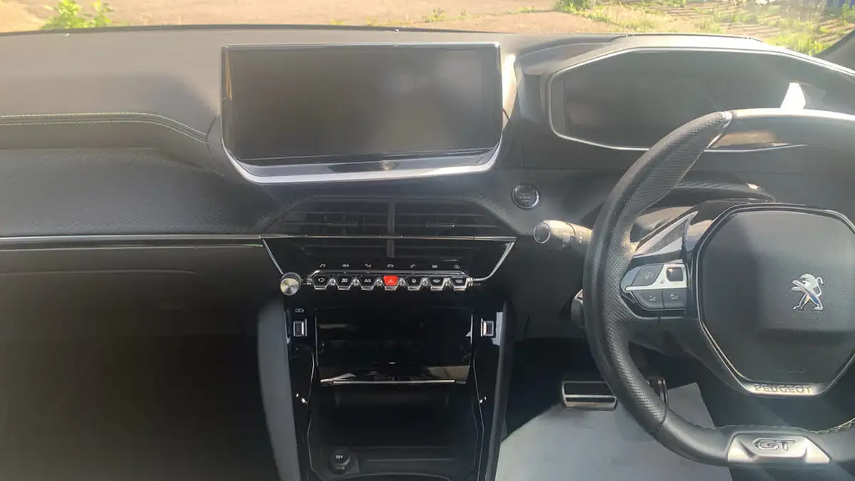 2022-peugeot-208-e-gt-136bhp-50kwh-big-9