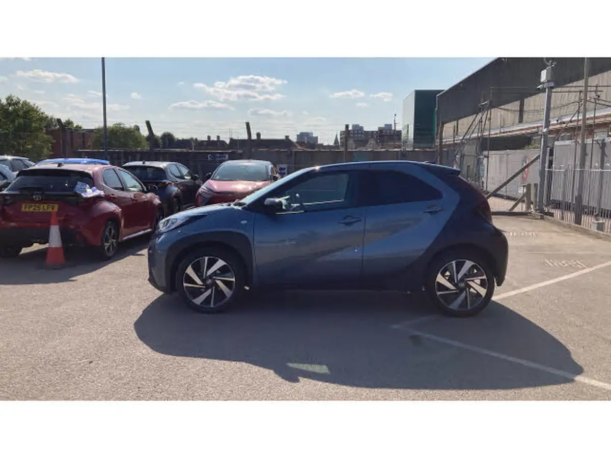 2024-toyota-aygo-x-10-vvt-i-edge-big-16